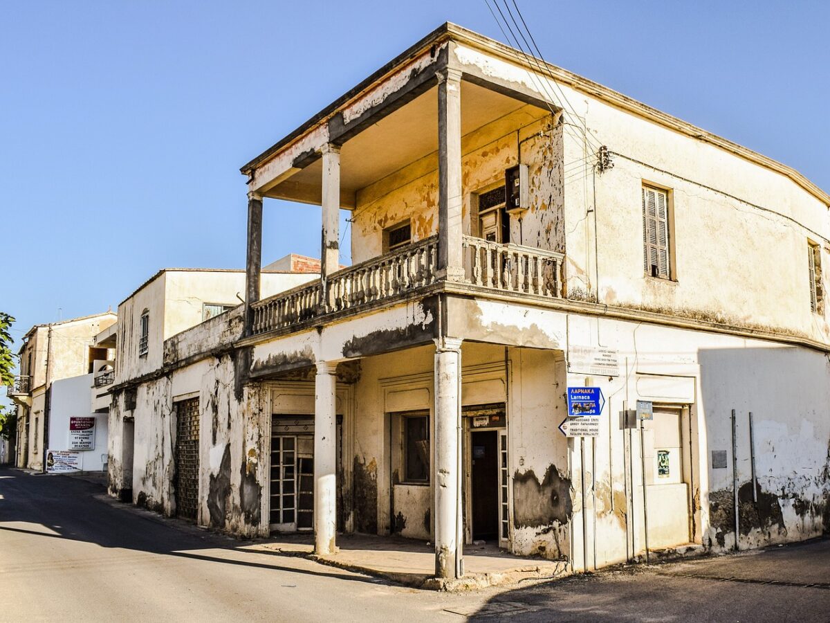 Is Your Home Showing These Warning Signs of Foundation Problems? Don’t Ignore Them