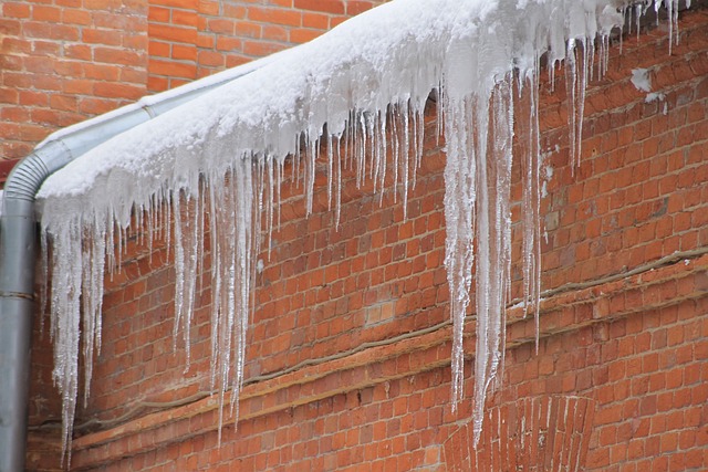 Winter Gutter Maintenance: How to Prevent Ice Buildup and Protect Your Home from Water Damage